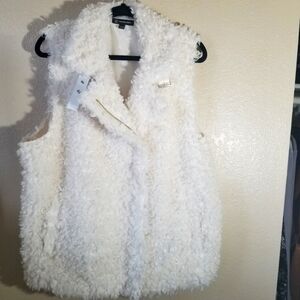 INC International Concepts. Size XL, Women's White Faux Fur Vest